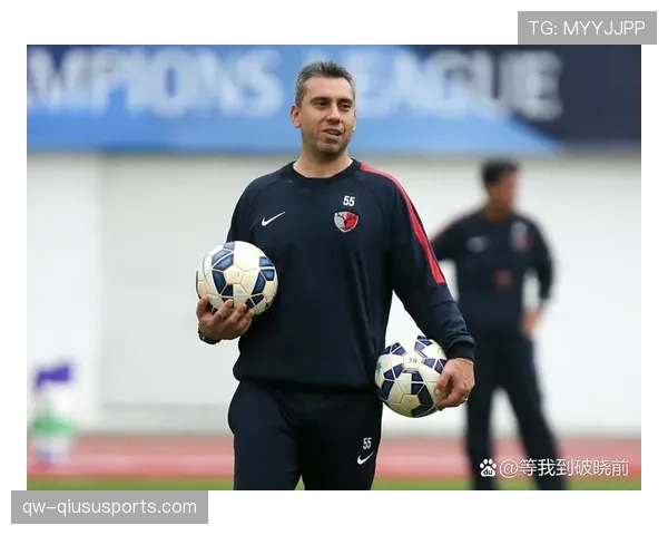 奥斯梅恩与同代前锋对比解析：爆发力与稳定性谁更占优